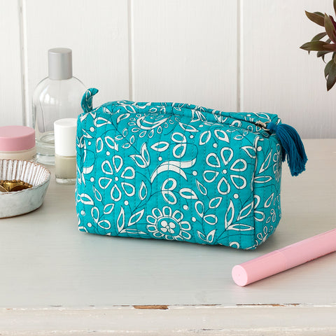 Quilted makeup bag Turquoise