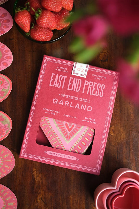 East End Press Hearts Concertina Garland